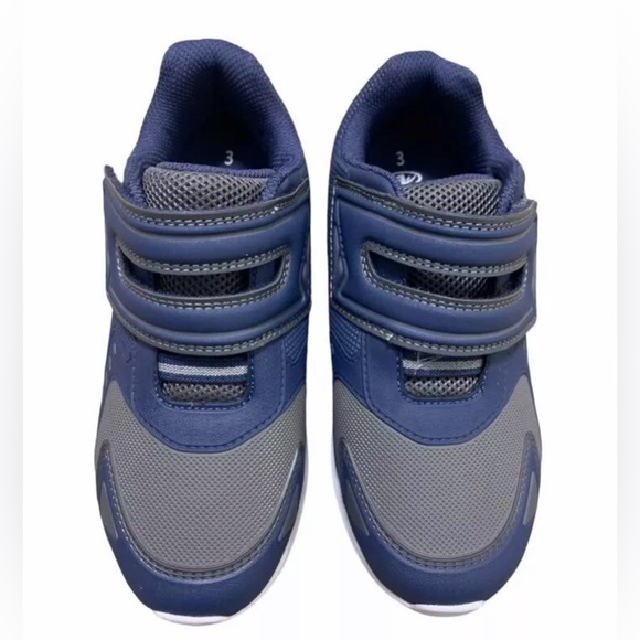 BUNDLE boy's clothing, 8-10, 3 pieces, Pants, Shirt and shoes - Picture 6 of 6